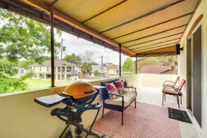 1 Block to Beach: Biloxi Hidden Gem w/ Gulf View - Interiør