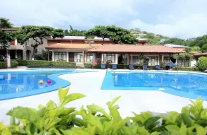 Hotel & Villas Huetares - Piscina