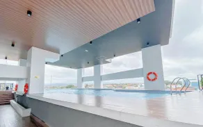 Warm Minimalist Studio Apartment The Alton - Pool