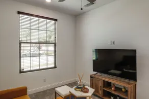 1BR Guest House w/ Private Entrance and Laundry - Interni