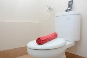 2BR Comfy Bassura City Apartment - Bathroom