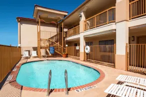 Days Inn by Wyndham Near Seaworld San Antonio - Pool
