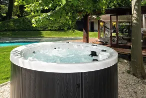 Montreux Rotana Villa - Piscina