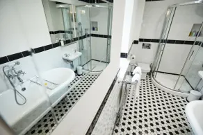 The Lawrence - Bathroom