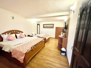 Shri Shail Inn - Room