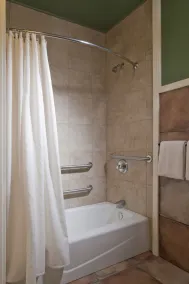 Colonial Inn - Badezimmer