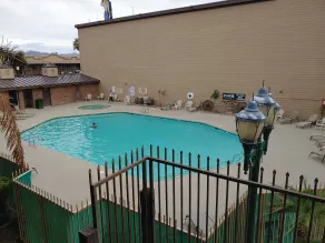 The New Pioneer - Piscine