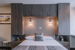 429 Apartments & Suites - Room