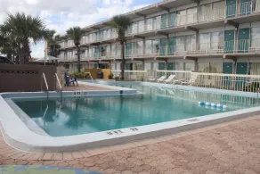 Cruise Port Inn - Pool