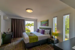 Mackay Oceanside Central Hotel Official - Room