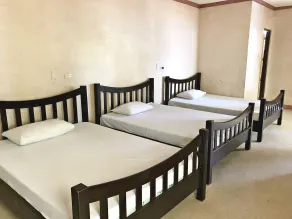 RedDoorz at Royal Grande Beach Resort Batangas - Rum