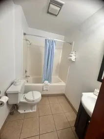 Budget Lodge Inn Abilene KS - Bathroom