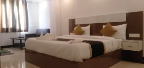 Airport Hotel J P Palace - Room