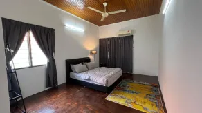 Bayan Lepas Getaway - Nature Views & BBQ Haven - Room
