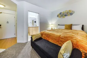 Capital hill studio close to fun with secure free parking - Interior