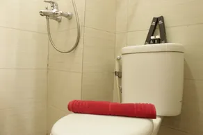 Comfy & Strategic 2BR Gateway Pasteur Apartment near Pasteur Exit Toll By Travelio - Badezimmer