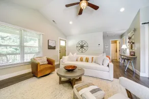 Deck + Mtn Views: Riverfront Cullowhee Home - Innenbereich