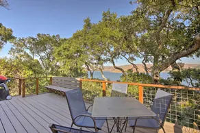 Hillside Home w/ Deck & Views of Tomales Bay! - Interiör