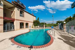 Quality Inn University near Downtown - Piscine