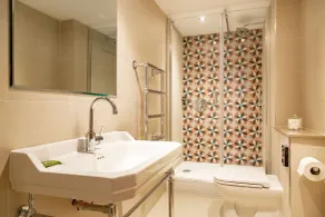 The Old Cock Inn - Bathroom