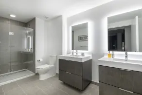 Deedee's Sky Rise Apartments - Newport 2 - Bathroom
