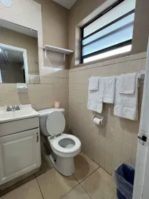 Budget Inn Ocala - Bathroom