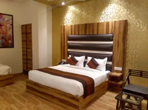 Sallow Royal Suites by Dew Drop - Room