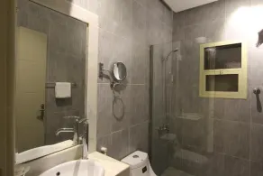 hayat rose for serviced apartments - Bathroom