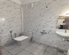 Hotel Royal Inn Near US Consulate, Apollo Hospitals - Bagno
