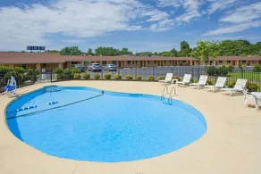 Knights Inn Mount Airy - Piscine