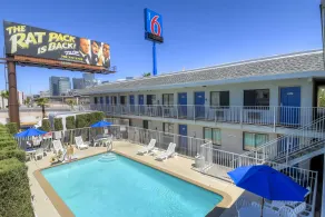 Motel 6 Las Vegas, NV – I-15 Stadium - Piscine
