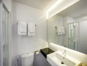 Kitzio House Hotel Huai Kwang - Baño