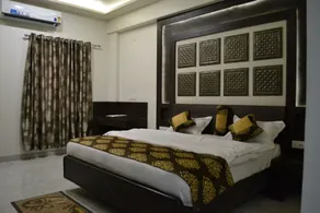 The Grand Rajwada - Rom