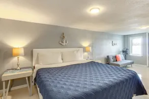 2 Decks, Lake Views! Group Escape in Osage Beach - Intérieur