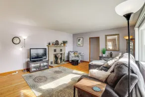 Spacious & Peaceful Suburban Home in Lansing! - Intérieur