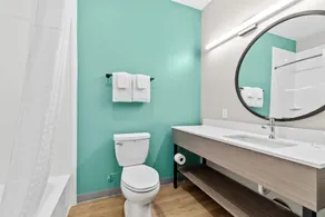 ECHO Suites Extended Stay by Wyndham Houston Katy West - Badezimmer