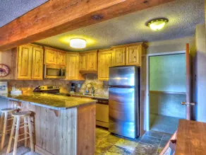 Ski In Ski Out, 2 King Beds ,Hot Tub, Sauna, 5 Min Walk to Base, Private Balcony with Views - Privat køkken
