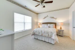 4 Mi to Beaches: Luxe Coastal Resort Condo - Innenbereich