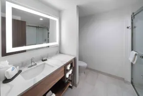 La Quinta Inn & Suites by Wyndham San Antonio at the RIM - Salle de bain