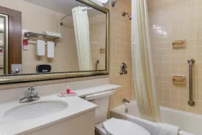 Perry Inn & Suites National Fairground I 75 - Salle de bain