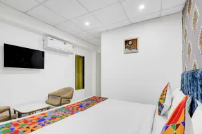 Fabhotel 18 - Room