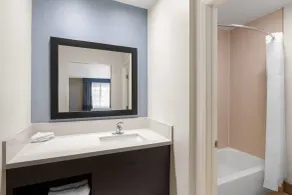 Travelodge Inn & Suites by Wyndham Anaheim on Disneyland Dr - Salle de bain