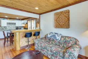 Hike & Ski the Adirondacks: Olmstedville Condo - Interiör