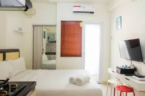 Cozy Studio Apartment Connected to Mall at Green Pramuka - Habitación