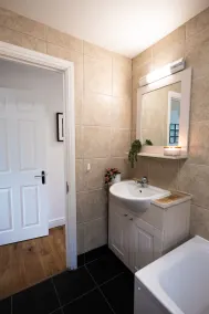 Riverwalk Apartment One - Bathroom
