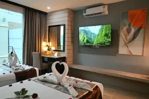 Boss Suites Nana Hotel - Chambre