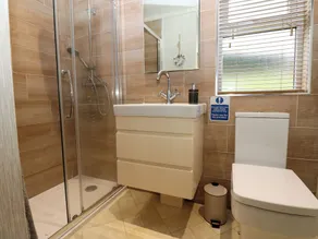 Finnbars Lodge - Bathroom