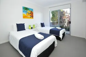 Pacific Marina Apartments - Room