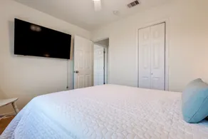 Gulf Shores Cottage w/ Water Views, Walk to Beach! - Innvendig