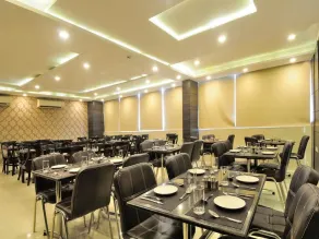 Hotel Sky Rich International -Near to Famous Karol Bagh Market & Metro Station - Restaurant